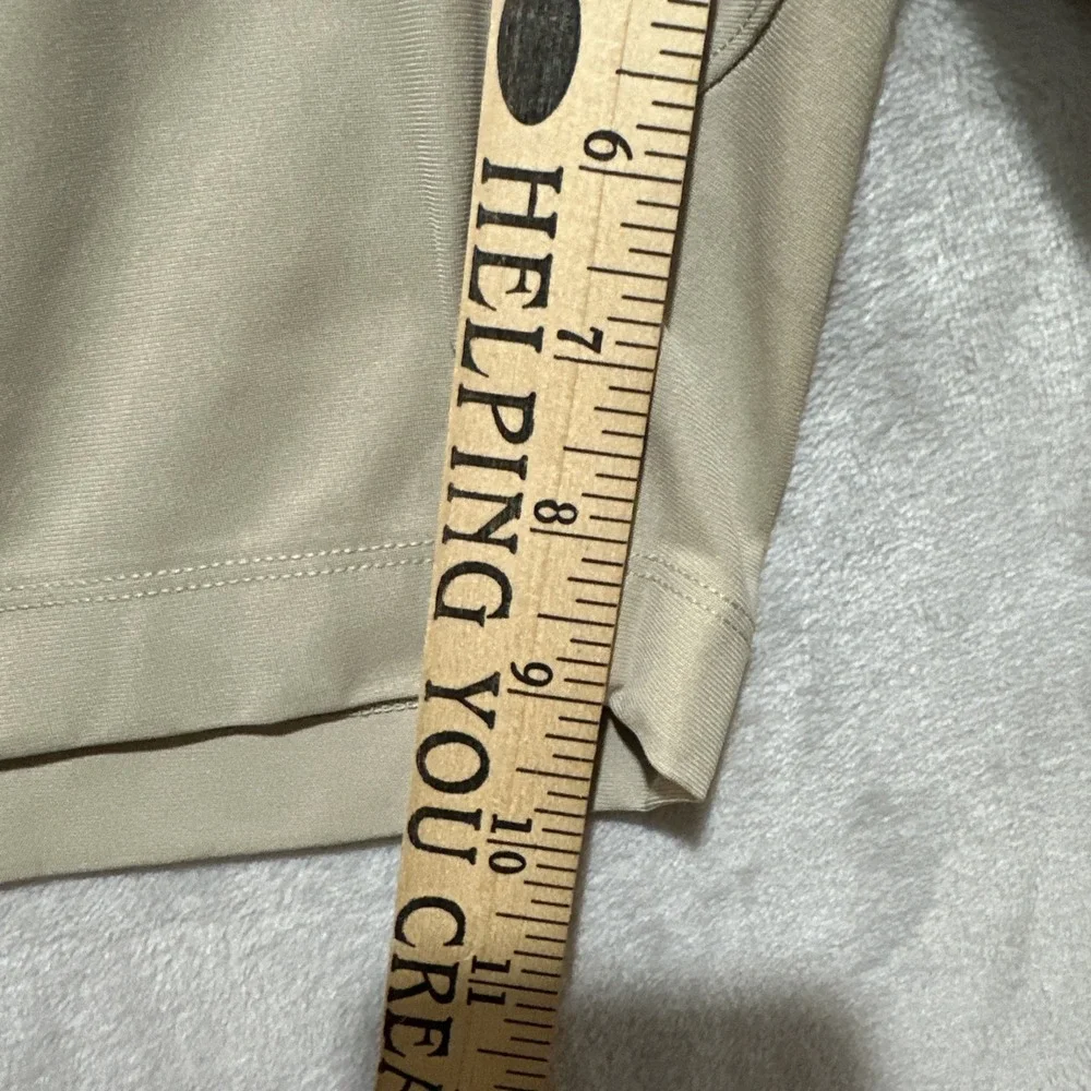 Lululemon Men's Shorts Size 33 Golf Beige‎ Slash Pockets  Logo